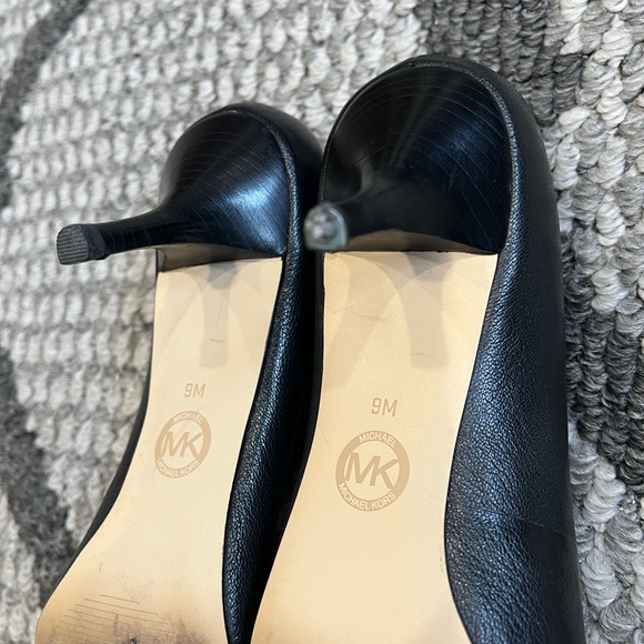 Michael Kors leather heel work shoes size 9 - Picture 4 of 7